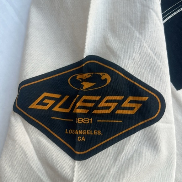 New GUESS Men's Racer Split Graphic T-Shirt SZ M - Picture 3 of 6